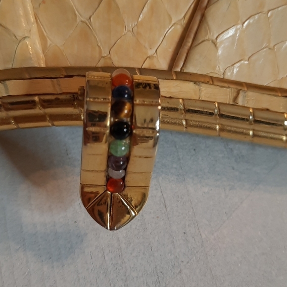 JUDITH Leiber Tan snake skin with gemstone clasp - Picture 4 of 8